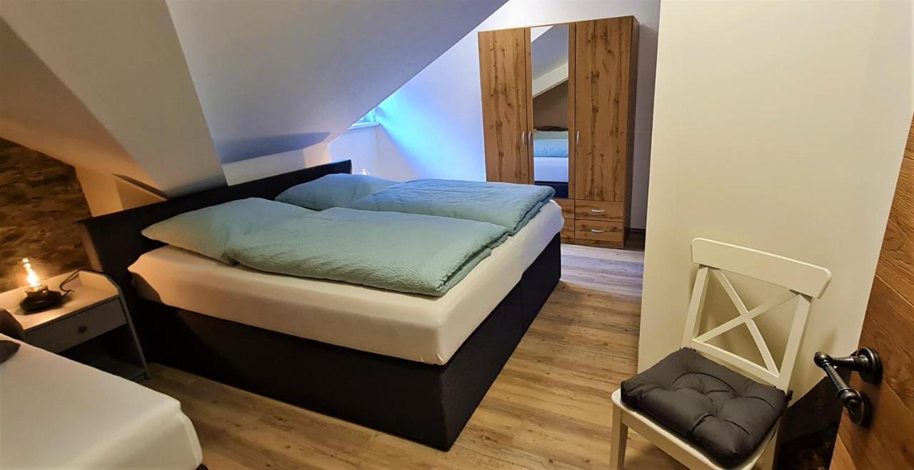 Ferienwohnung Am Fluss Klotten Bagian luar foto
